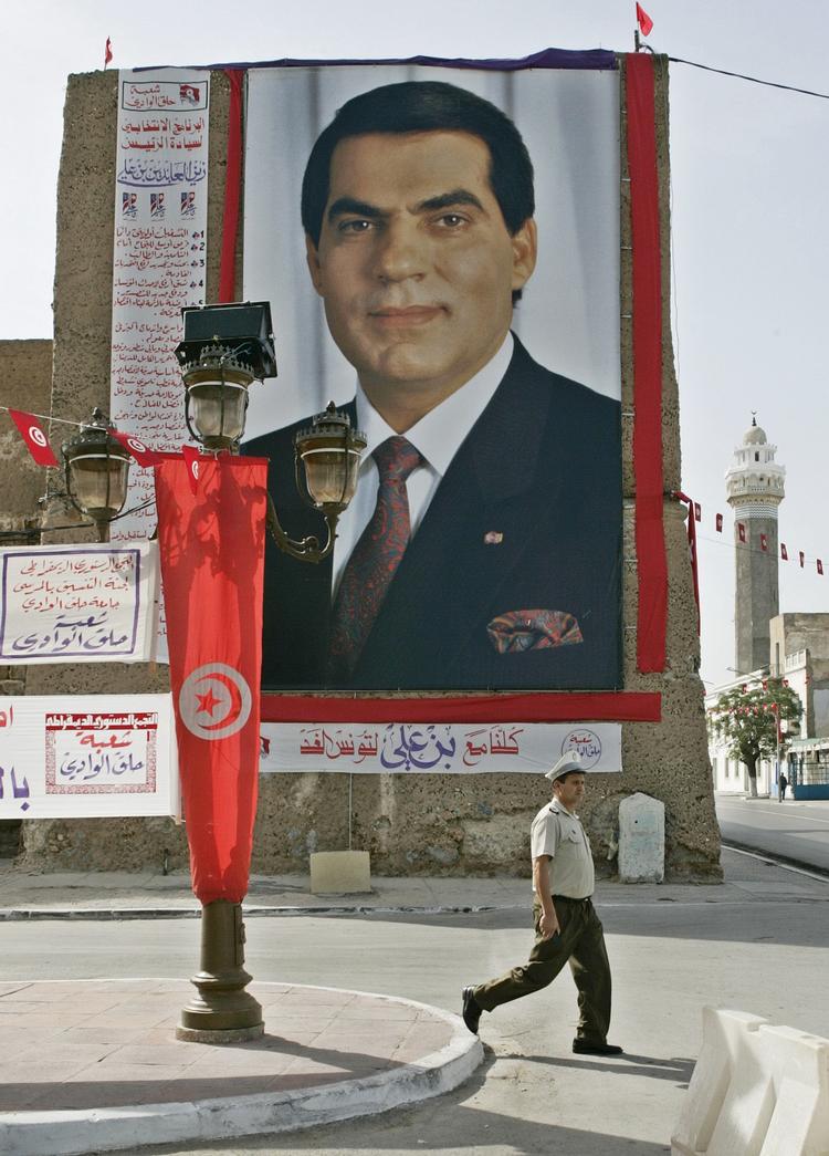 Tunesiske Zine El Abidine Ben Ali stod , som præsident i Tunesien, alene i front for landet i 23 år indtil det arabiske forår. 