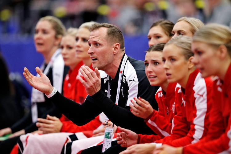 Mens kvindelandsholdet i håndbold kæmper for medaljer ved EM i Sverige, så har håndboldsporten anderledes alvorlige problemer at bokse med. Præcis som i fodbold er en kontroversiel skattefinte også en kendt praksis i håndbolden.  