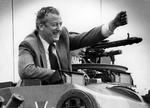 Under sit besøg i Tyskland i 1981 besøgte daværende forsvarsminister Poul Søgaard 6. tyske panserinfanteri-division i Boosted ved Neumünster. Ministeren ses i et tysk panserkøretøj Foto: Erik Kragh 