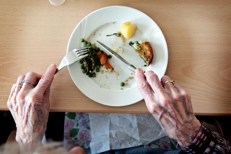 KVALITET. Private plejehjem har oftest et lokalt køkken, hvor måltiderne produceres, viser nu kortlægning af kvaliteten på danske plejehjem (arkivfoto). 