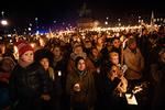 Omkring 7.000 mennesker mødte op på Christiansborg Slotsplads for at vise deres solidaritet med det syriske folk i Aleppo og for at råbe verdenssamfundet op. 
