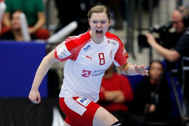 Anne Mette Hansen jubler efter en scoring. 