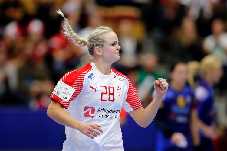 Stine Jørgensen  jubler. 