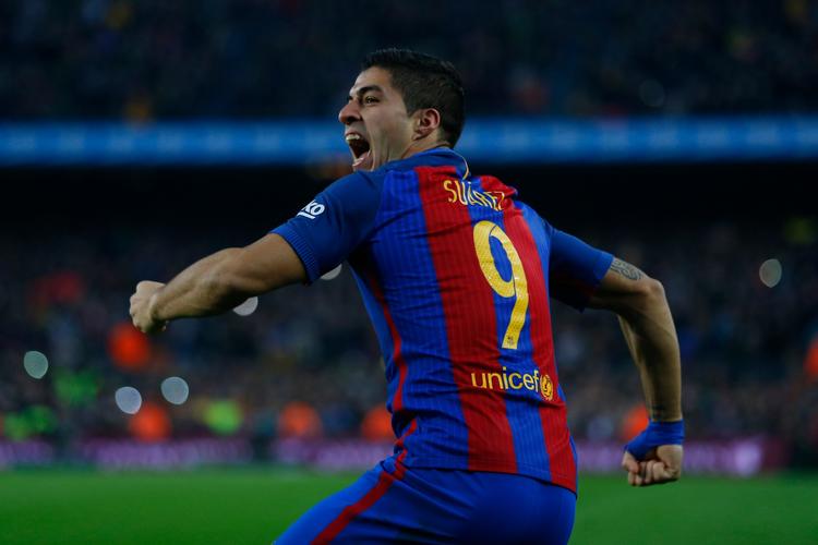 Luis Suarez jubler efter sin scoirng mod Real Madrid for nylig. Han får mulighed for at score mod ærkerivalernne i fire år mere. 