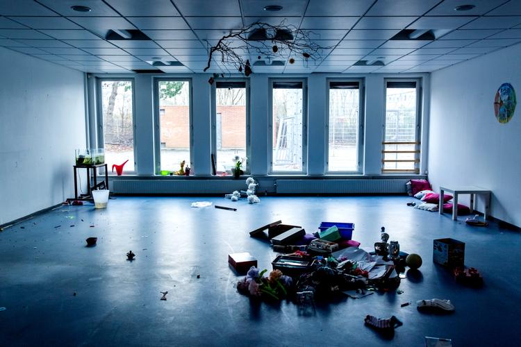 Lukketid. Elevflugt trak på rekordtid tæppet væk under den tre år gamle Ballerup privatskole. I dag er skolen konkurs og lokalerne i Ballerups industrikvarter lukket. Foto: Mads Nissen
 