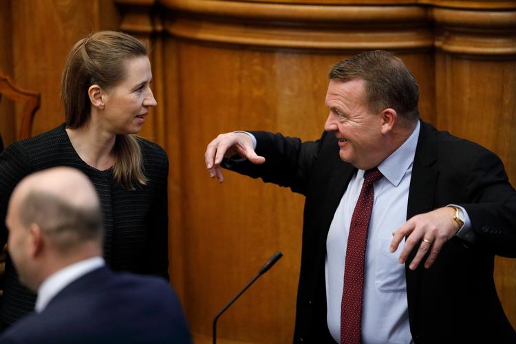 »For alle andre end socialdemokraterne er der grund til at håbe, at det faktisk lykkes regeringen og resten af oppositionen at få lokket nogle sammenhængende ideer og planer ud af Socialdemokratiet«, skriver Noa Redington. 