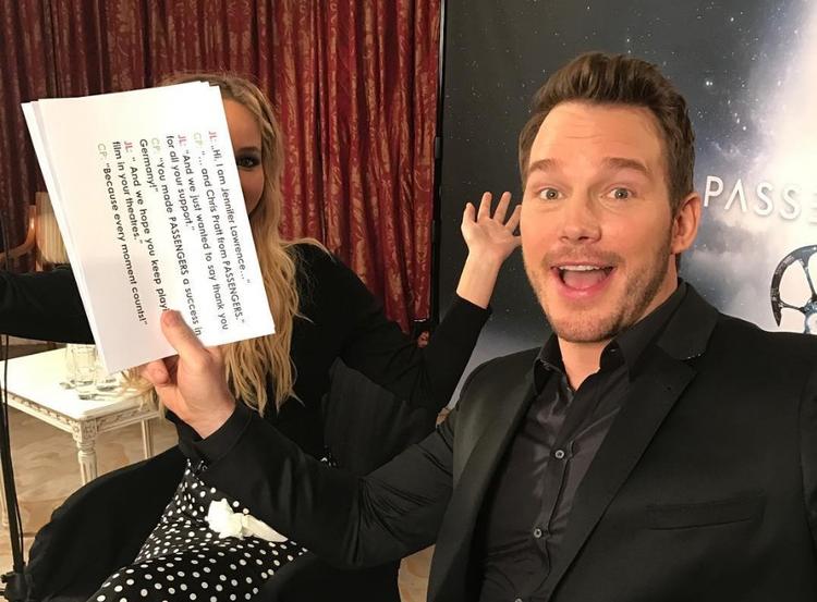 De to Hollywood-stjerne Jennifer Lawrence (bag papiret) og Chris Pratt har i løbet af ugen lavet sjov med hinanden på nettet.  