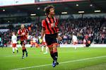 Bournemouths 21-årige hollænder Nathan Aké fejrer en smuk hovedstødsscoring i den indledende fase af søndagsopgøret mod Southampton. Aké er lejet hos topholdet Chelsea.

 