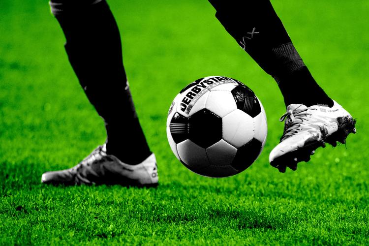 Unge fodboldspillere er rene investeringsobjekter mange steder i verden. Koloreret foto: Robin Utrecht/NRC Handelsblad 