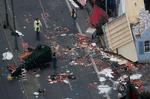 Et væltet juletræ og resterne af de smadrede markedsboder vidner om terrorangrebet i Berlins centrum. 