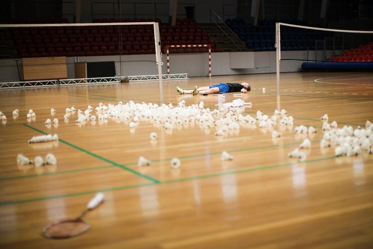 Anders Antonsen nærmer sig hurtigt verdenseliten i badminton, men inden han for alvor kan tage kampen op, skal der trænes. Hårdt. 