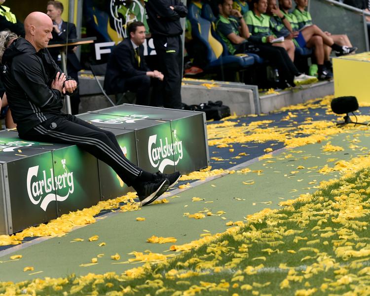 Klokken 13.30 er der kickoff, når Ståle Solbakken næste gang skal overvære en Superligakamp fra trænerbænken. 