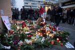 Sørgende i Berlin lægger blomster og  mindes de dræbte for det formodede lastvognsangreb.
 