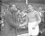 Dixie Dean, der her hilser på den spanske målmand Ricard Zamora i 1931 i London, sagde engang om chancen for at slette hans rekord på 60 mål i samme sæson: »Måske, men der er kun én, der kan gøre det. Ham, der kan gå på vandet«. 