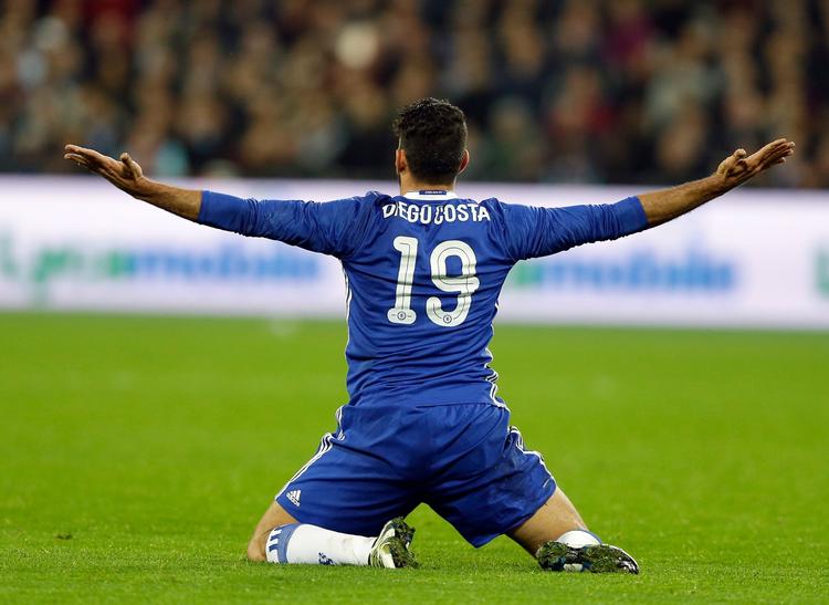 Chelseas frontløber Diego Costa har i denne sæson - indtil nu - koncentreret sig om at spille fodbold, og det nyder hans hold godt af. 