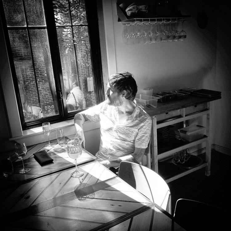 Ølbrygger Jeppe Jarnit-Bjergsø har ambitiøse planer for fremtiden. Men de inkluderer ikke  michelinrestauranten, Luksus. Foto: Christian Larsen 