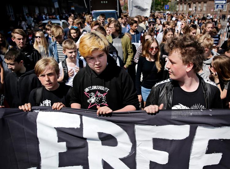 Demonstration mod skolereformen. Skoleelever fra Københavnm, Aarhus og Thisted går i demonstration fra Rådhuspladsen til Christiansborg. 