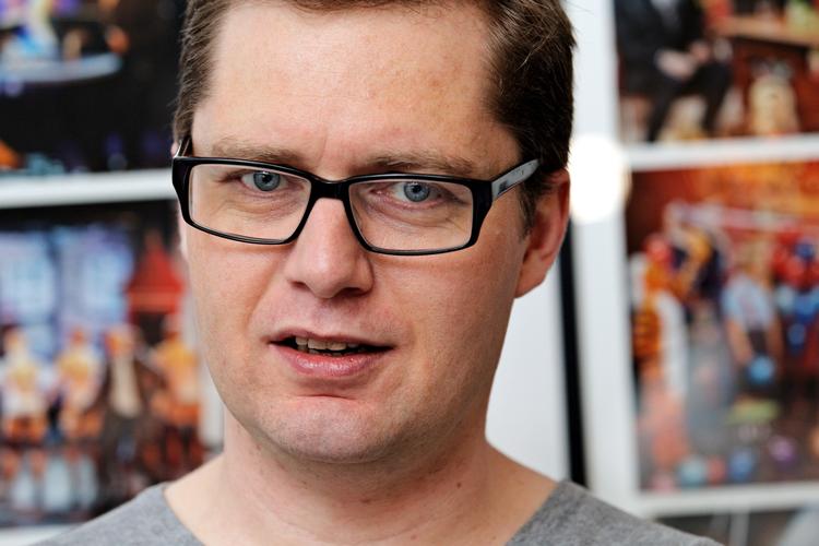 Komikeren Lasse Rimmer kom i stormvejr på det sociale medie Twitter, efter han kommenterede et selvmord. 