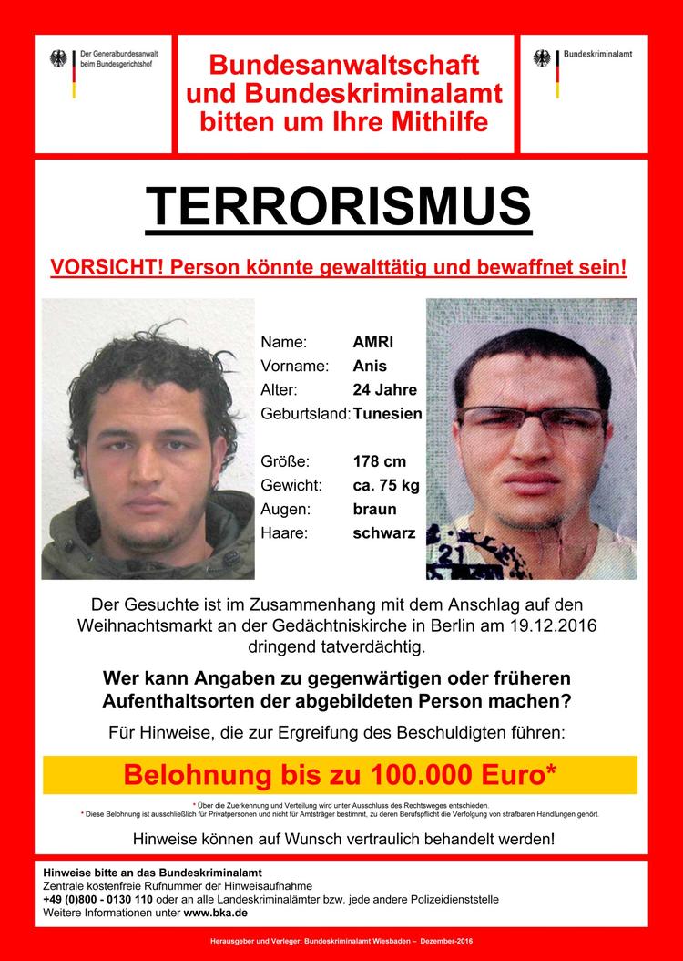 'Wanted'-plakaten, som de tyske myndigheder har udfærdiget, i jagten på Anis Amri, som mistænkes for at stå bag lastbilangrebet i Berlin. 