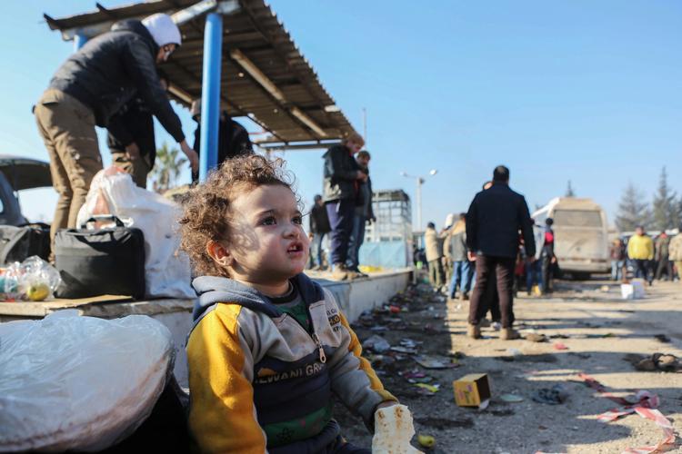 Ifølge Røde Kors er omkring 34.000 mennesker evakueret fra Aleppo. Heriblandt denne pige, som er endt i en flygtningelejr i Rashidin i nærheden af byen Idlib. 