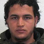 Tysk politi har udsendt dette billede i deres efterlysning af 24-årige Anis Amri. 