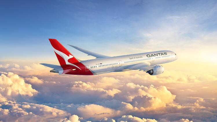 Det australske flyselskab Qantas begynder først at flyve med selskabets nye Boeing 787-9-maskiner fra december 2017, når den første maskine bliver indsat på ruten Melbourne-Los Angeles. Dernæst kommer blandt andet ruten Perth-London. 