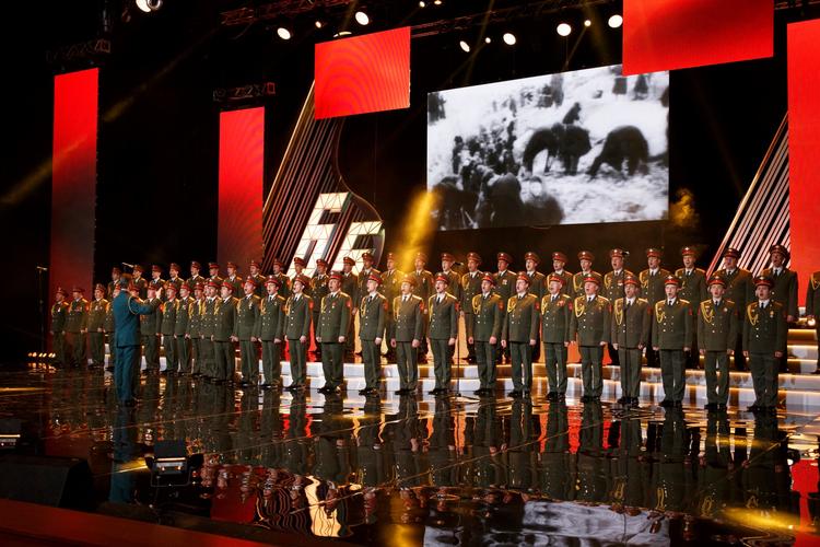 Fotoet her er fra 31. marts 2016, hvor Aleksandrov-ensemblets kor optrådte i Moskva. Ensemblet skulle have optrådt for det russiske militær i Syrien, men flyet, de steg ombord tidligt i morges, er ifølge det russiske forsvarsministerium styrtet ned, kort efter det lettede. Årsagen er endnu ukendt. Foto: AP  