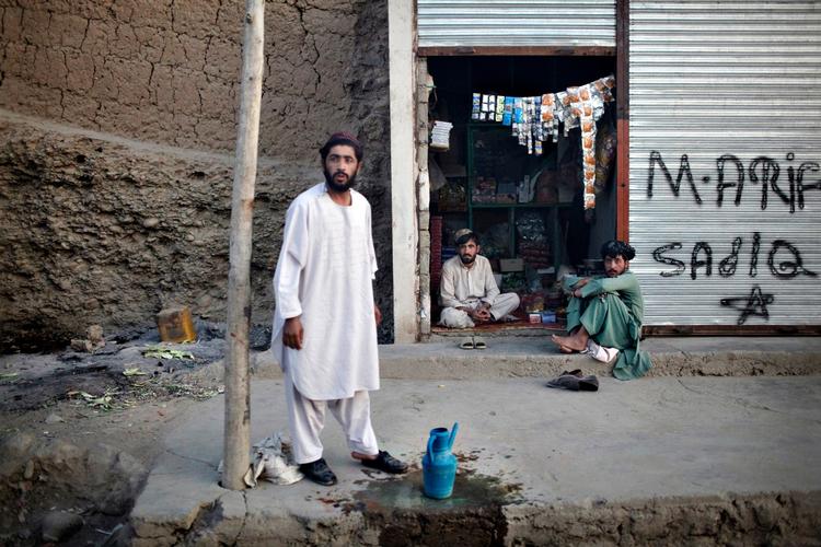 Stilstand. Større usikkerhed, mere krig og færre vestlige soldater skaber arbejdsløshed og økonomisk armod i Afghanistan. Befolkningen tror stadig mindre på fremtiden.
Arkivfoto: Miriam Dalsgaard. 