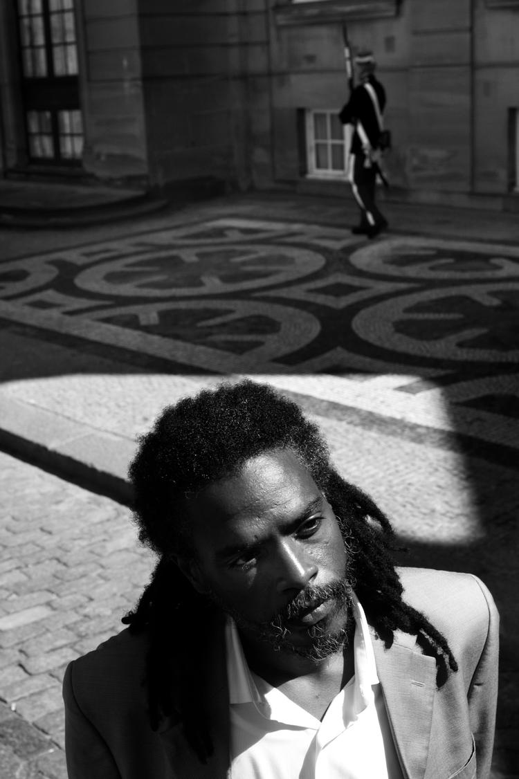 Slaveefterkommer Shelley Moorhead, der er grundlægger af menneskerettighedsorganisationen African-Caribbean Reparations and Resettlement Alliance, savner ansvarlighed fra staten og den danske  kongefamilie. 