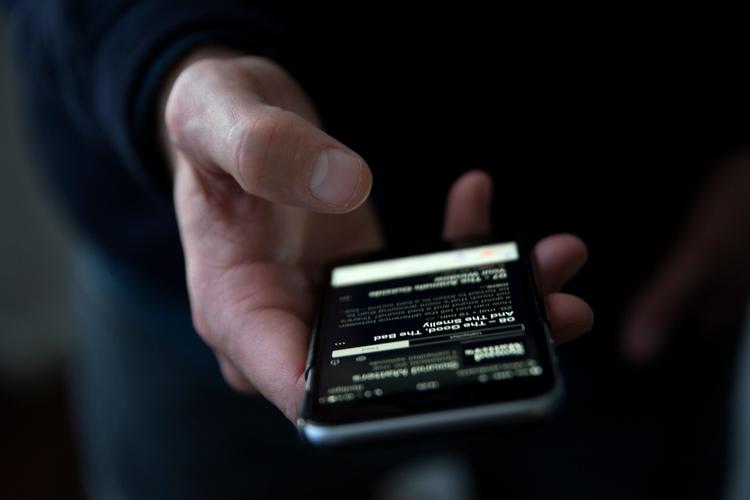 Hvornår er det okay at tage mobilen frem? Trendanalytiker mener, at vi er blevet bedre til at bruge vores telefoner hensynsfuldt. 