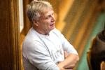 Uffe Elbæk erkender at hans tilstedeværelse måske ikke er synlig for offentligheden. Samtidig understreger partiformanden dog, at han gør en stor indsats internt i gruppen.  