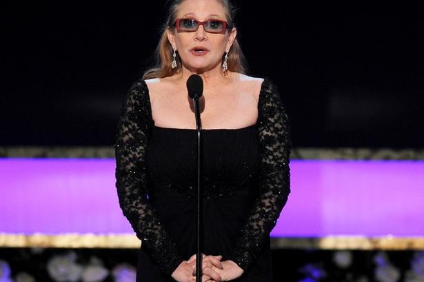 Carrie Fisher præsenterer en pris til Screen Actors Guild Awards i 2015.   