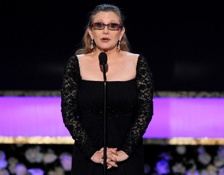 Carrie Fisher præsenterer en pris til Screen Actors Guild Awards i 2015.   