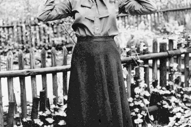 Carrie Fisher som 16-årig i baghaven i sin mors hus på East Side i New York.   