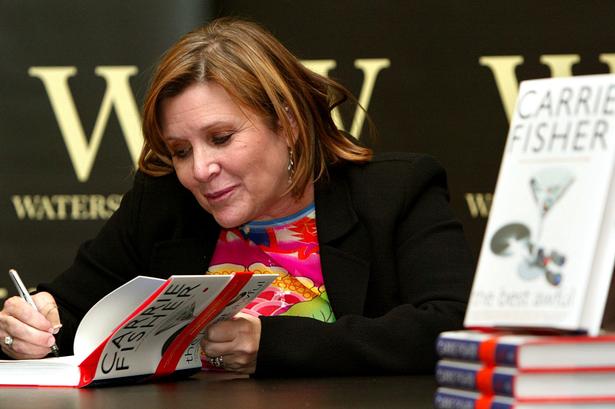 Carrie Fisher signerer sin selvbiografi 'The Best Awful' i 2004 i London.  