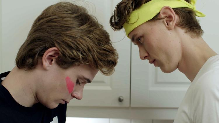 Tv: Isak (Tarjei Sandvik Moe) og Even (Henrik Holm). Foto: NRK 