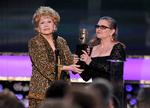 Debbie Reynolds fotograferet sidste år sammen med sin datter, Carrie Fisher, der blev kendt for Star Wars-filmene.  