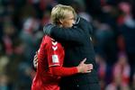 VM-kvalifikation: Landstræner Åge Hareide takker unge Kasper Dolberg for indsatsen mod Kasakhstan i Parken.
 