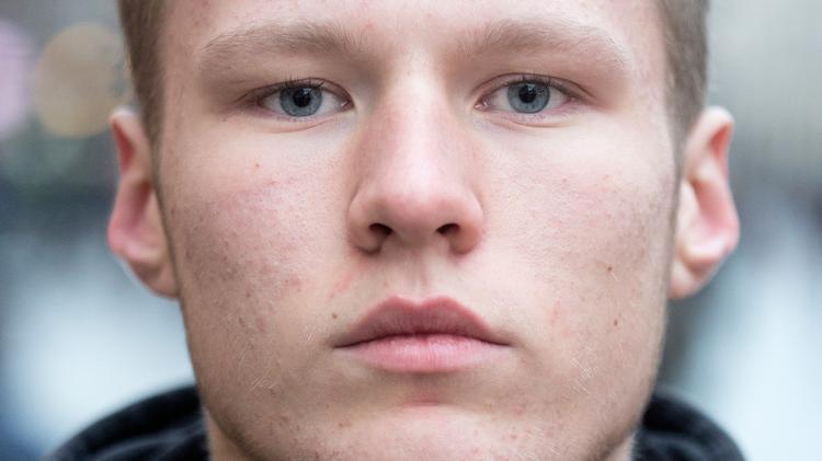 KVALITET. Emil Valentin Lausten, der går i folkeskole, er træt af, at hans klasse ofte har vikar, og det mindsker lysten til at komme i skole, siger han.

Emil Valentin Lausten 