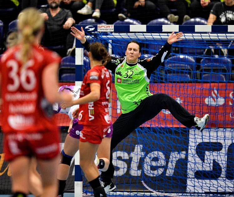 Da Randers HK i anden halvleg scorede 11 mål på 15 minutter blev Cecilie Greve kun passeret 6 gange, hvilket reelt afgjorde årets pokalfinale.  