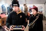 10-årige Mattis Maigaard og hans 8-årige søster Anna på fyrværkeriindkøb i København.  