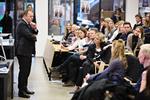 Venstre-regeringen med Lars Løkke Rasmussen i spidsen fik i efteråret 2015 vedtaget de nye dagpengeregler, som fra i dag koster nyuddannede ledige næsten 2.000 kroner om måneden.  