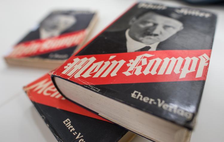 Bogen ' Mein Kampf' er blevet solgt i omkring 85.000 eksemplarer på tysk, efter at den blev genudgivet for et år siden.  