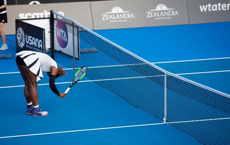 Det var ikke alt, der lykkedes undervejs for Serena Williams, men hendes høje klasse i de afgørende situationer fornægtede sig ikke. Hun vandt 6-4, 6-3 over unge Belinda Bencic fra Schweiz. 