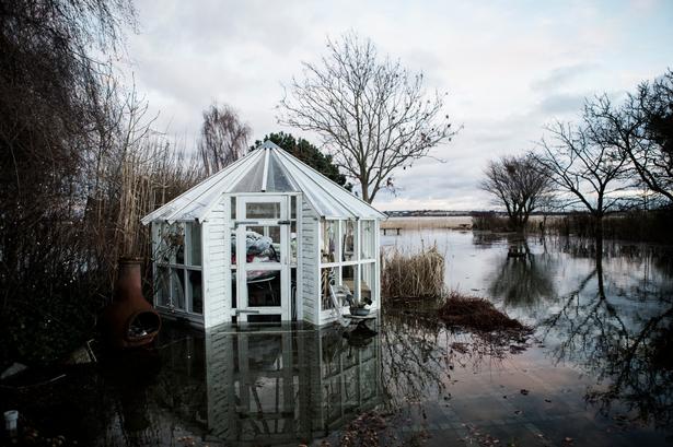 I Hvidovre stod Henning Rasmussens have i vand i eftermiddags. Tidligere på dagen stod der ikke vand i haven.
 