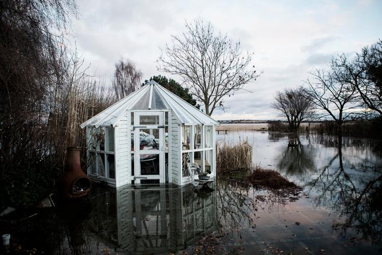 I Hvidovre stod Henning Rasmussens have i vand i eftermiddags. Tidligere på dagen stod der ikke vand i haven.
 