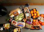 Skraldere oplever dagligt at finde helt igennem brugbart, fint mad i supermarkedernes containere. 