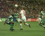 Med en elegant hoveddribling snød Ebbe Sand nigerianske Taribo West i ottendedelsfinalen ved VM 1998 og scorede til 3-0 i Danmarks 4-1-sejr. 