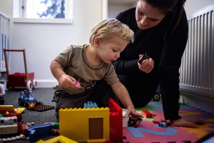 Viki Styrbæk bruger rotation af legetøj på facebook