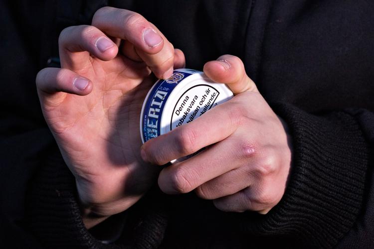 Anders har gennem det sidste halve år fået opbygget sig en indbringende forretning. Om måneden tjener kan skattefrit mellem 30-40.000 kroner, og han har nu tre-fire gymnasieelever ansat under sig. 